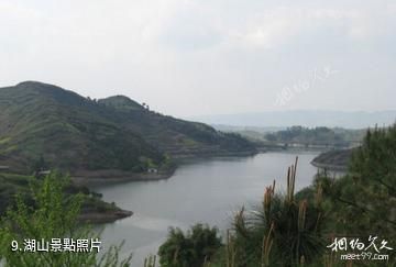 重慶梁平東明湖-湖山照片