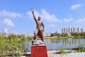 广西钦州老街景区-黄明堂雕像照片