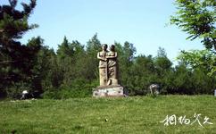 雅馬里克山（妖魔山）旅遊攻略之綠地雕塑