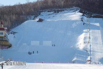 扎蘭屯金龍山滑雪場-雪道照片