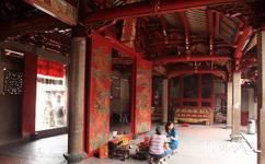 晉江安海龍山寺旅遊攻略之樟木大門扇