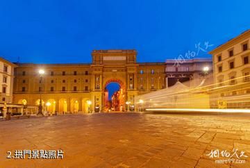 佛羅倫薩共和廣場-拱門照片