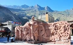 理縣桃坪羌寨－甘堡藏寨旅遊攻略之雕塑