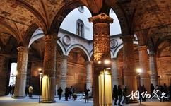 佛罗伦萨市政厅广场旅游攻略之拱廊