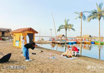阿克蘇皇宮湖沙漠湖泊旅遊度假區-沙灘照片