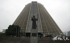 巴西天梯教堂旅游攻略之保罗二世塑像