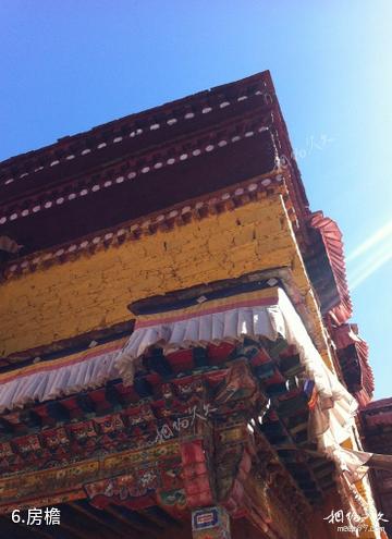 西藏木如寺-房檐照片