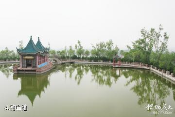 菏泽金山旅游区-钓鱼池照片