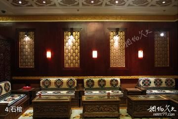 迪庆藏族自治州博物馆-石棺照片