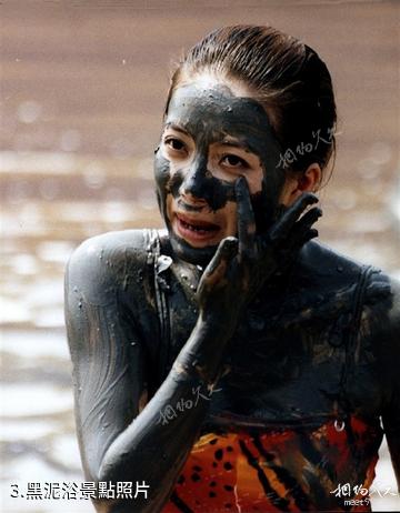 烏魯木齊鹽湖旅遊區-黑泥浴照片