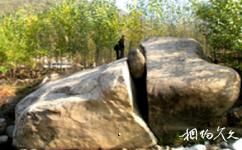泰安徂徕山国家森林公园旅游攻略之剑劈石