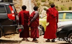 西藏扎耶巴洞窟群旅游攻略之喇嘛