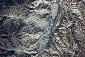 黄南藏族自治州卫星地图-青海省黄南藏族自治州、区、县、村各级地图浏览